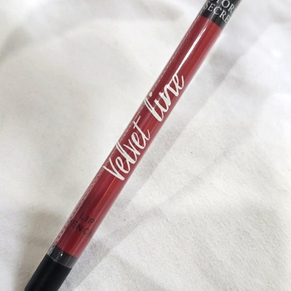 ♡Victoria's Secret Lip Liner | Velvet Line | Sold Out Items - 4 Colors Available - Picture 3 of 17